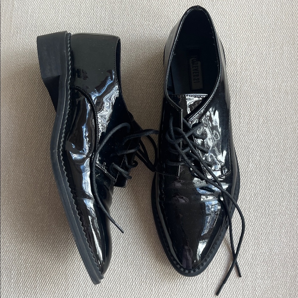 FOREVER 21 | BLACK PATENT LACE-UP FLATS | SIZE 7.5